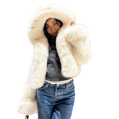 Women's short jacket made of voluminous faux fur with XXL hood and ball sleeves EVA-US