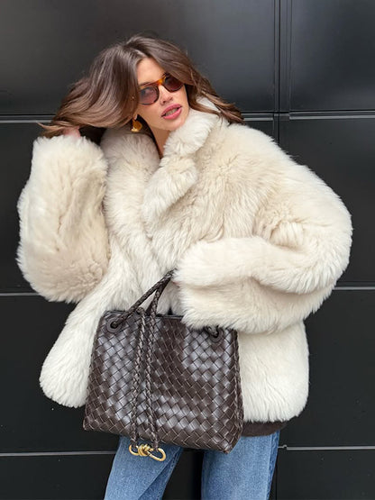 Women's short coat made of voluminous faux fur with a rounded shawl collar and boxy silhouette EVA-US