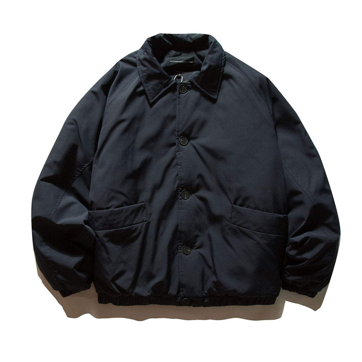 Men's short padded jacket with raglan sleeves, large flap pockets, and elastic hem EVA-US