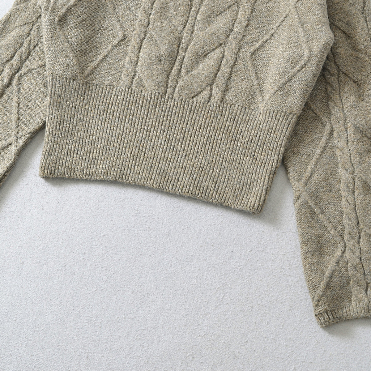 Women's Short Cable Knit Sweater with Fitted Ribbed Cuffs EVA-US