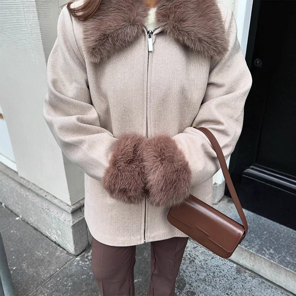 Women's elegant short coat made of wool blend with detachable woven fur collar and concealed two-way zipper EVA-US