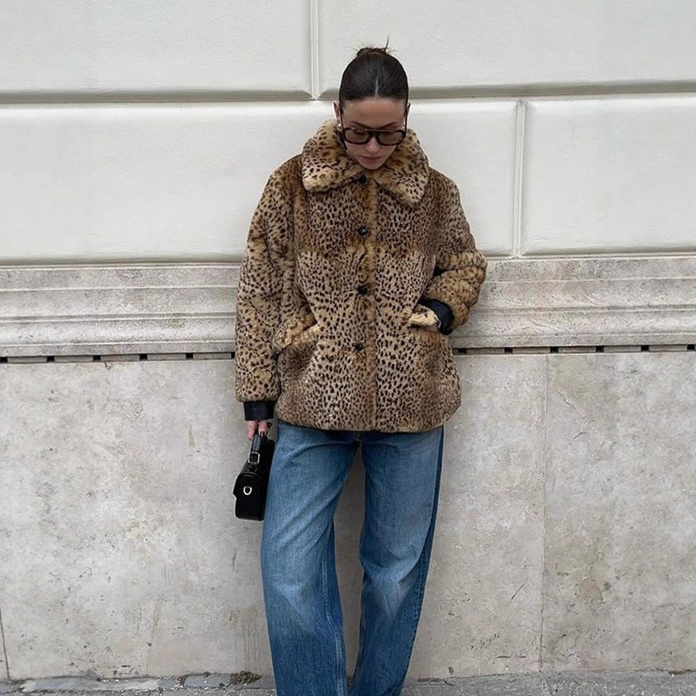 Women's Boxy Short Coat made of Faux Fur with Allover Leopard Print and Foldable Shawl Collar EVA-US