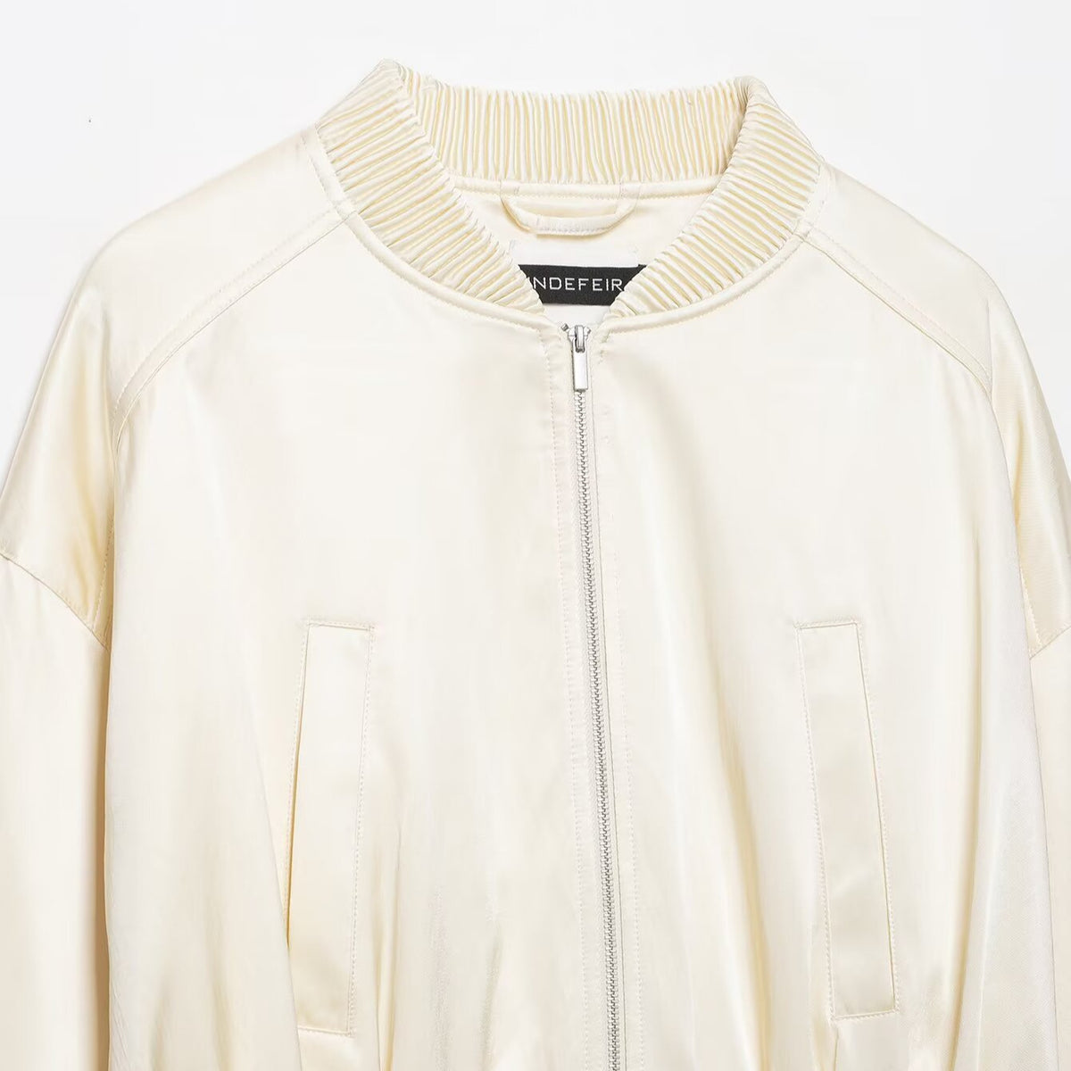 Women's cropped bomber jacket made of vegan leather look with voluminous raglan sleeves and ribbed cuffs.