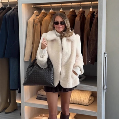 Women's short jacket made of teddy faux fur with oversized collar and pockets EVA-US
