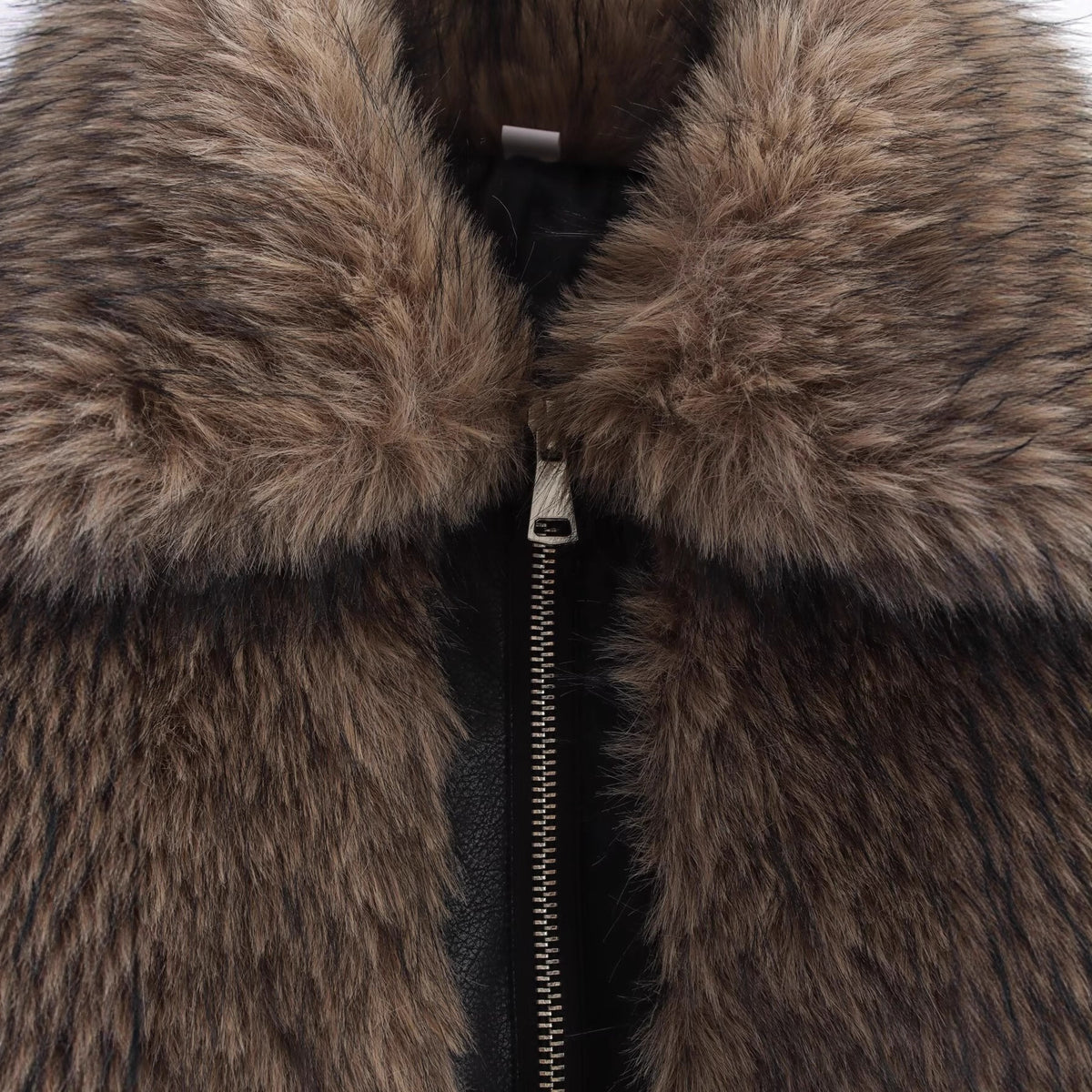 Women's short-cut faux fur bomber jacket with zipper and ribbed cuffs EVA-US