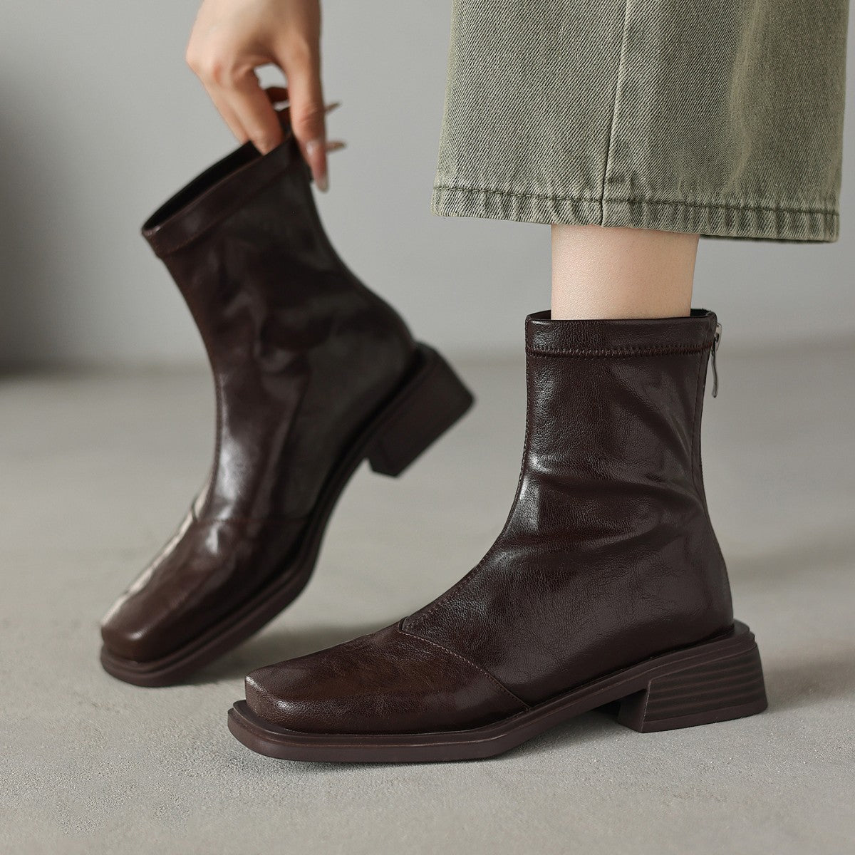 Women's ankle boots with fashionable block heel and high-quality leather surface EVA-US
