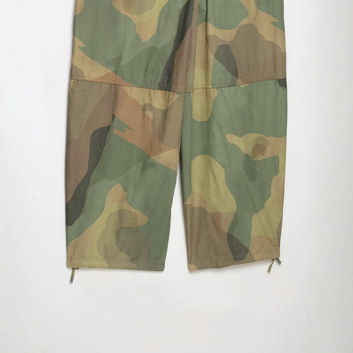 Women's Loose-Fitting Cargo Pants in Camouflage Pattern with Drawstring Waist and Ankle Ties EVA-US