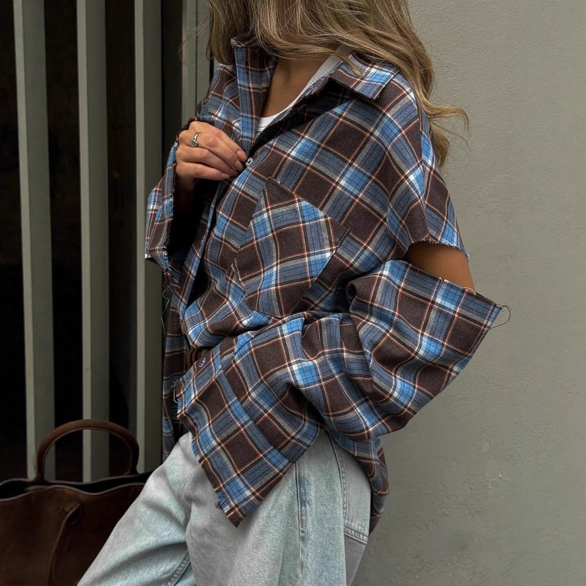 Women checkered oversized shirt jacket with cut-out sleeves and raw hem EVA-US