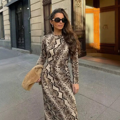 Women's Figure-Hugging Midi Dress with Snake Print, Tailored Draping and Long Sleeve Cut EVA-US