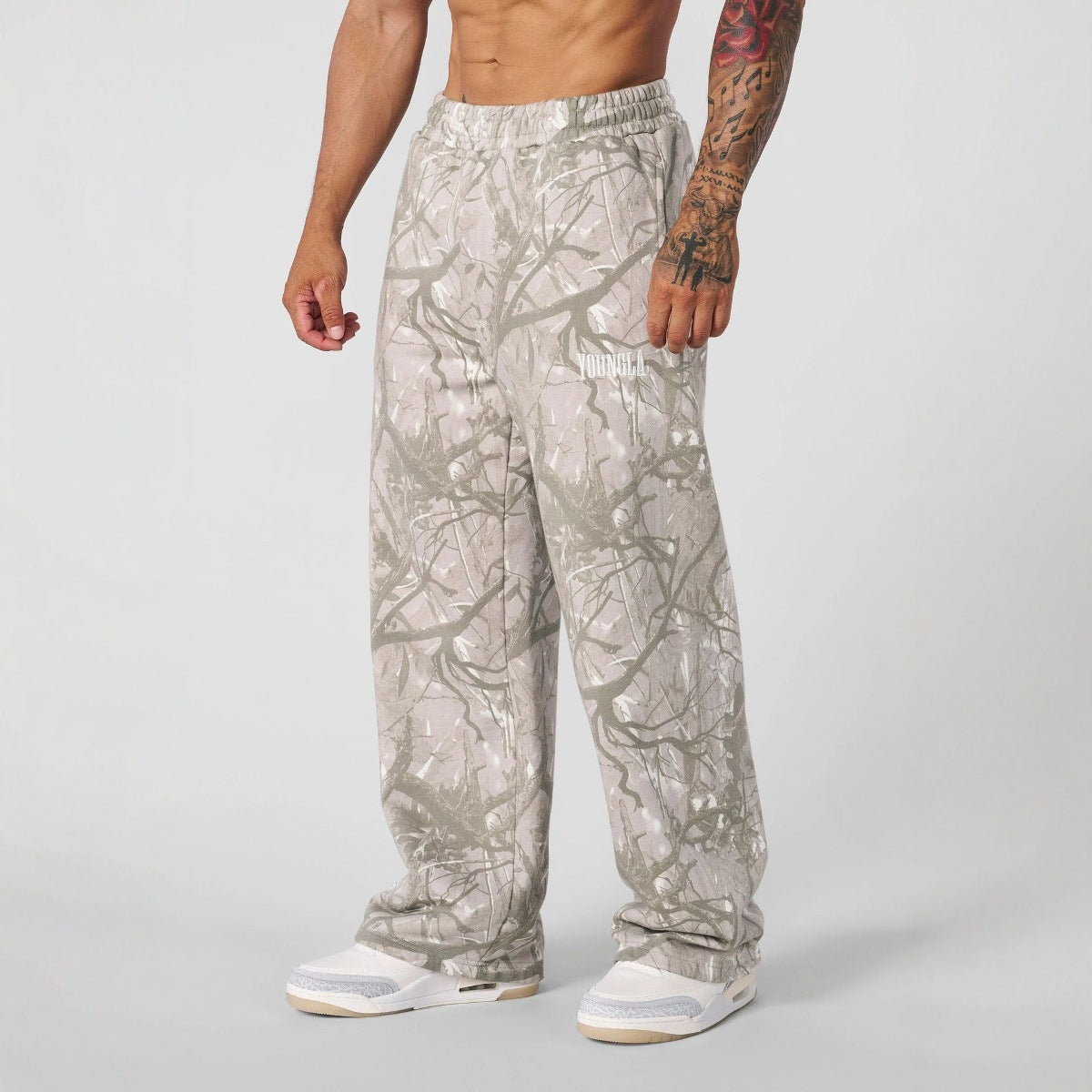 Men's oversized camouflage jogging pants with elastic comfort waistband and thigh logo EVA-US