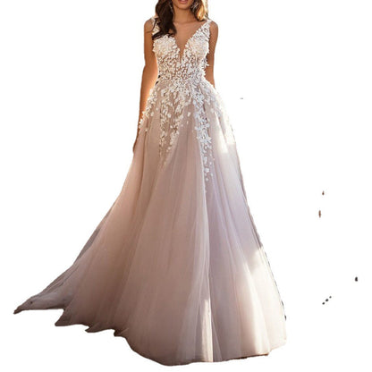 Women’s wedding dress with floral 3D appliqués and tulle skirt – A-line, V-neck