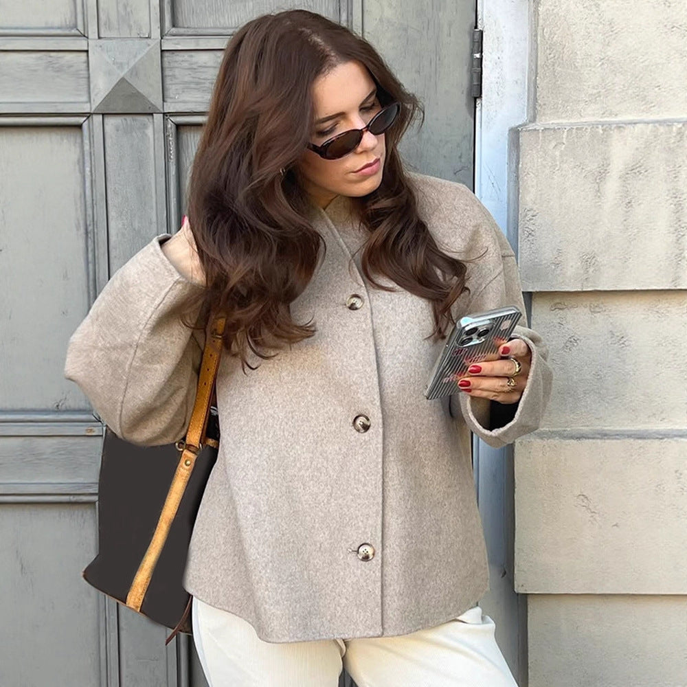 Women's short coat made of wool blend with boxy silhouette and distinctive button placket EVA-US