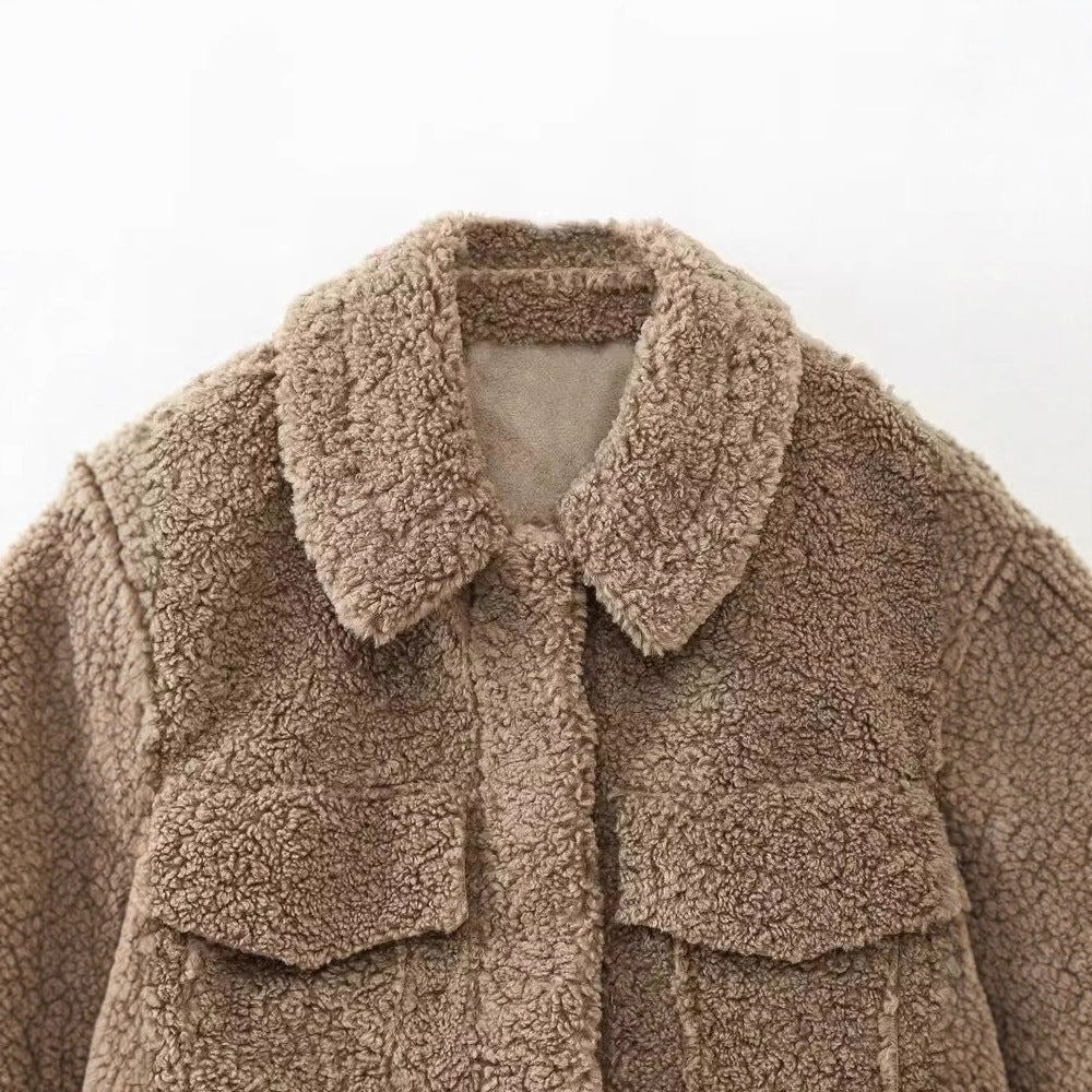 Women's Short Teddy Jacket in Sheepskin Look with Wide Collar and Patch Pockets EVA-US