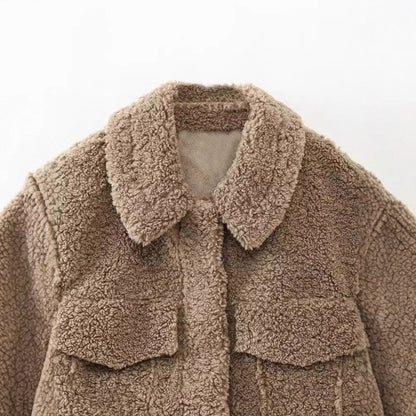 Women's Short Teddy Jacket in Sheepskin Look with Wide Collar and Patch Pockets EVA-US