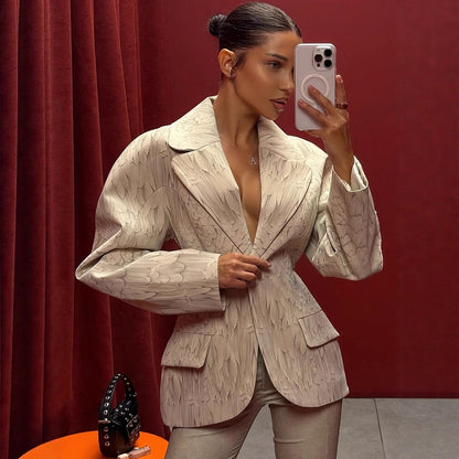 Women's Fitted Blazer with Feather Structure and Distinctive Shoulder Area EVA-US