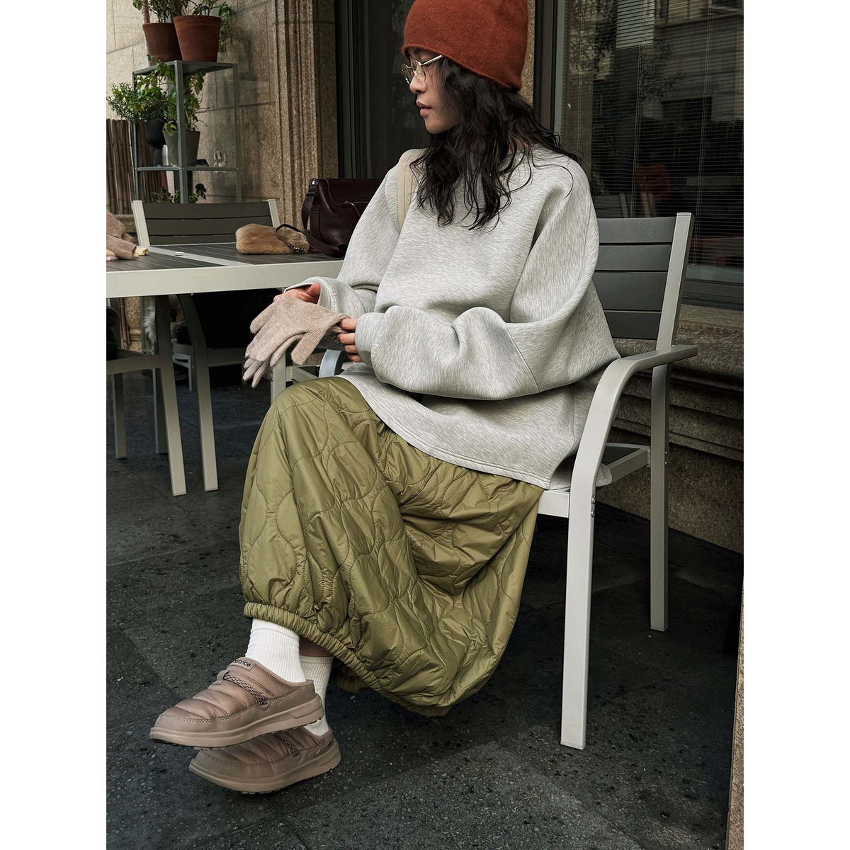 Women's Loose Sweatshirt with Voluminous Balloon Sleeves and Round Neck