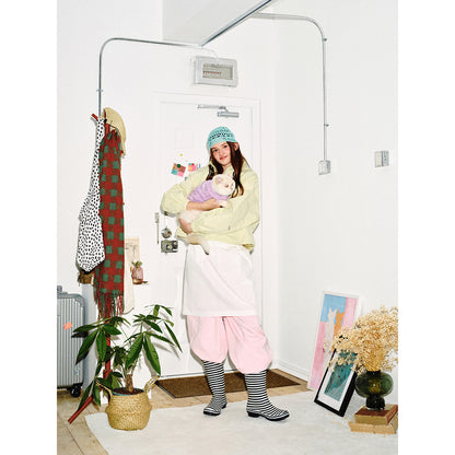 Women's short-cut wind jacket with high stand-up collar, drawstring and elastic cuffs