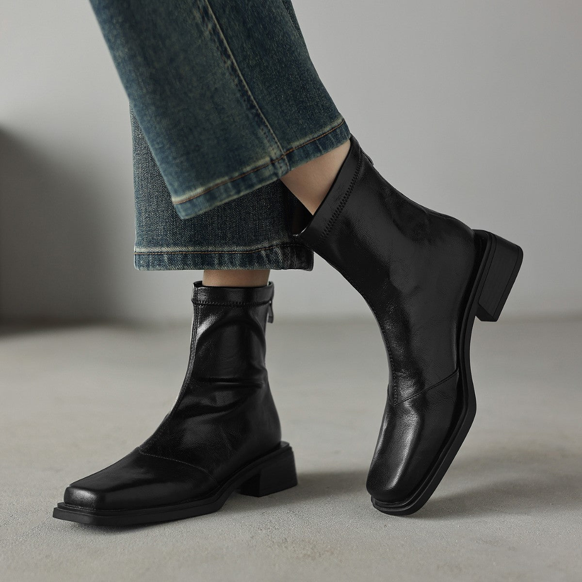 Women's ankle boots with fashionable block heel and high-quality leather surface EVA-US