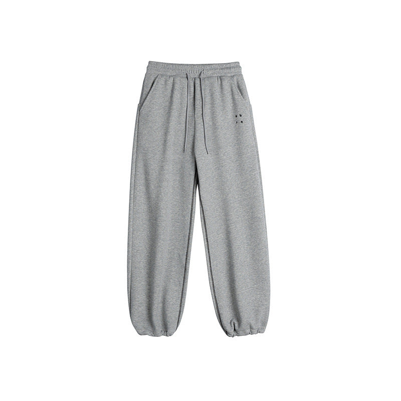 Women's sweatpants with wide legs, elastic waistband and drawstring