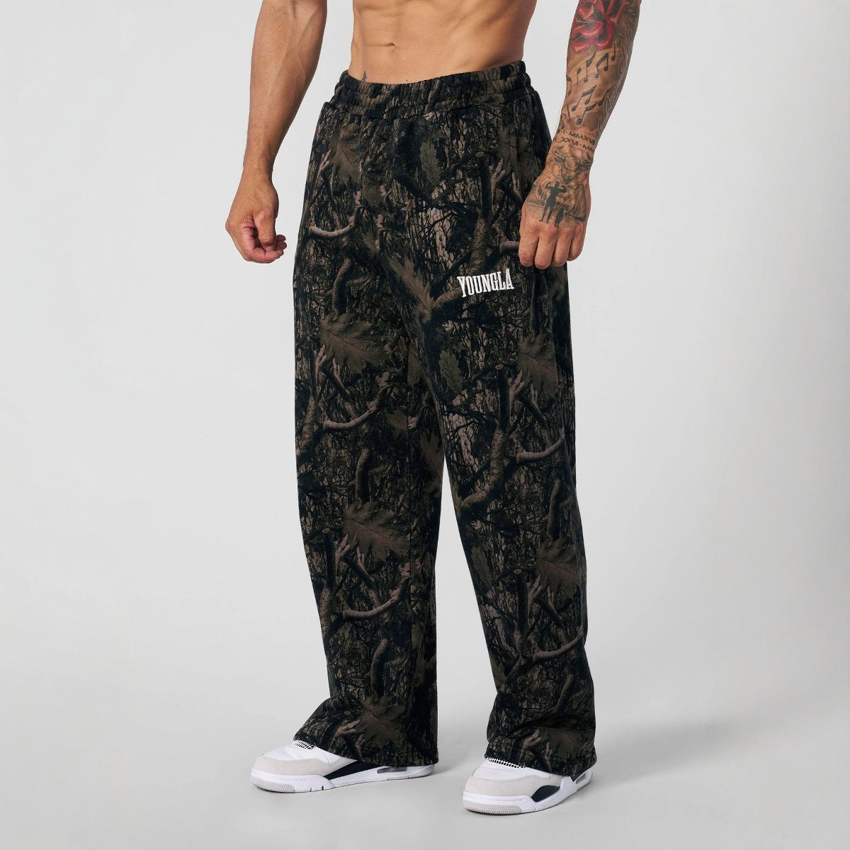 Men's oversized camouflage jogging pants with elastic comfort waistband and thigh logo EVA-US