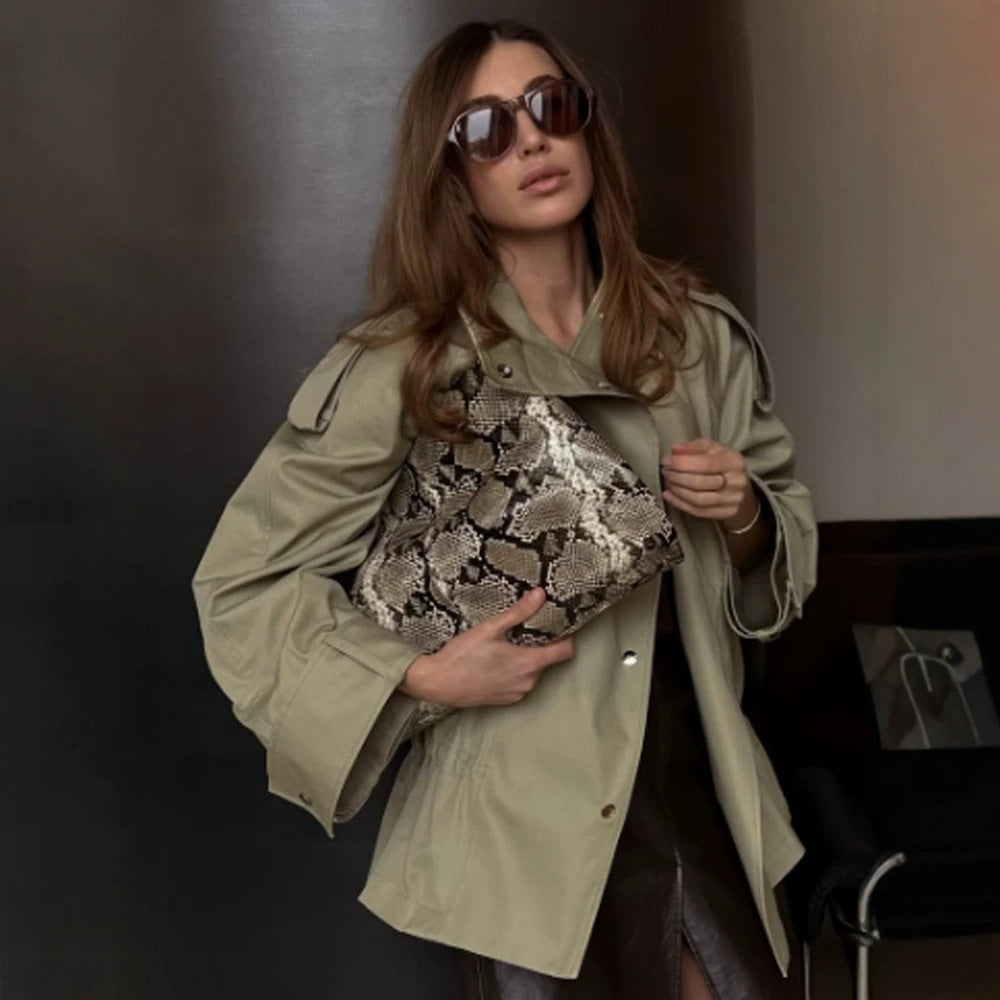 Women's short parka with high stand-up collar, shoulder flaps and adjustable drawstring EVA-US