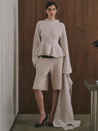 Women’s fine knit two-piece set with tailored peplum sweater and high-waist bermuda EVA-US