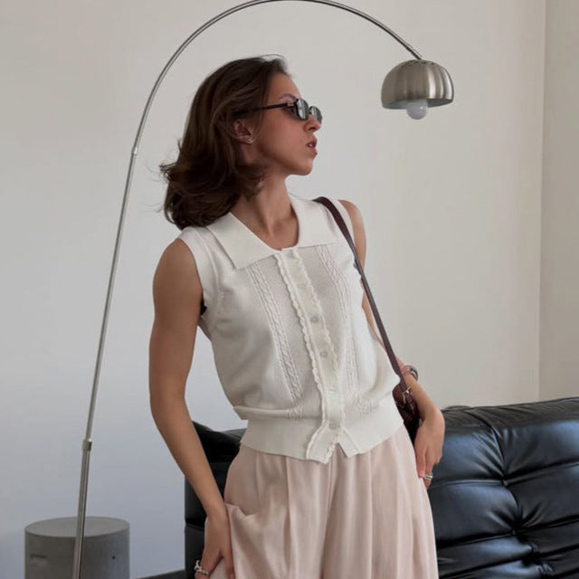 Women's sleeveless knit top with shirt collar, decorative button placket and fine structuring EVA-US
