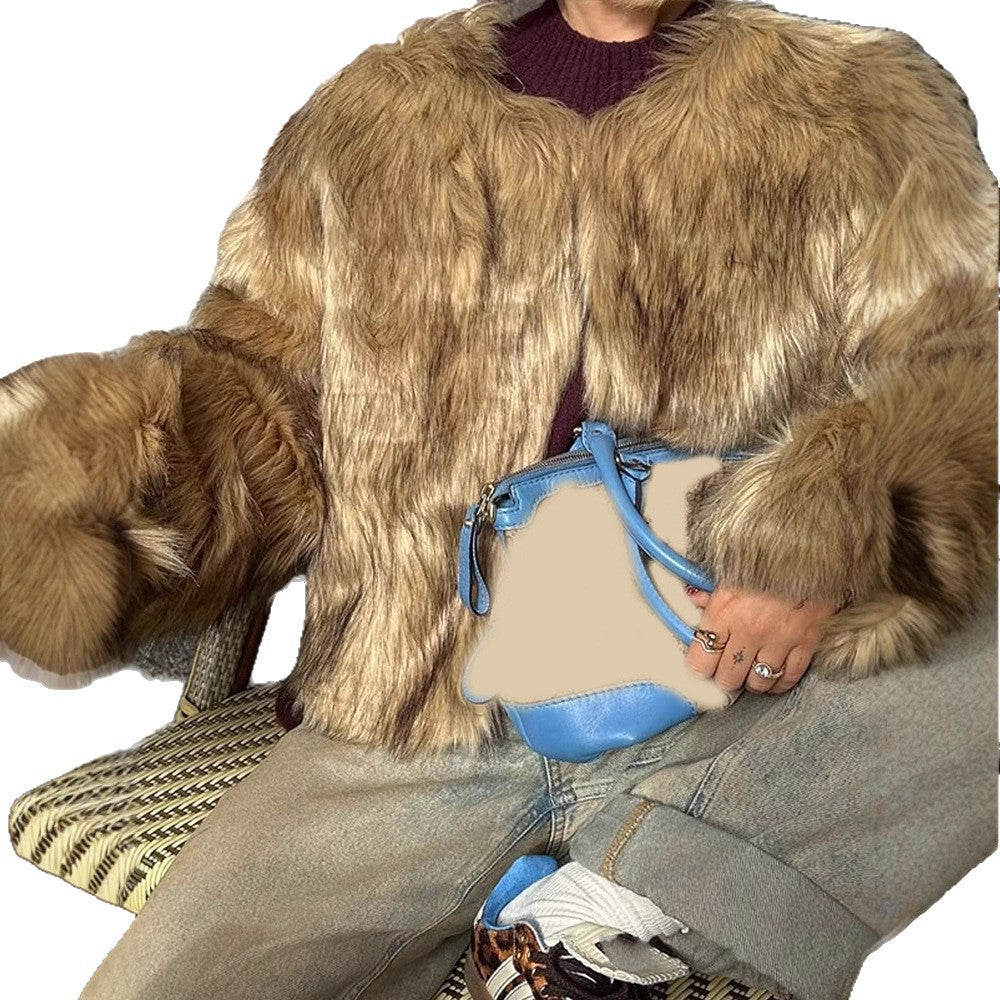 Women's short faux fur jacket with oversized sleeves and plush collar EVA-US