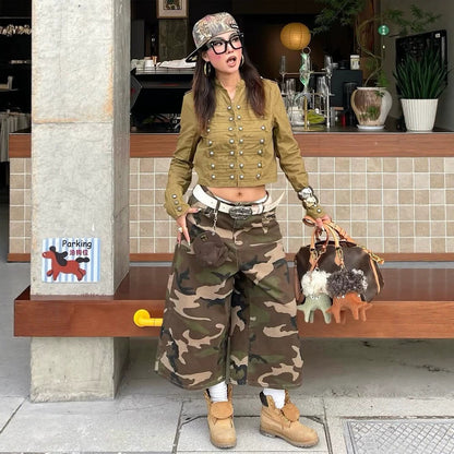 Women short-cut military-inspired cargo jacket with decorative button placket EVA-US