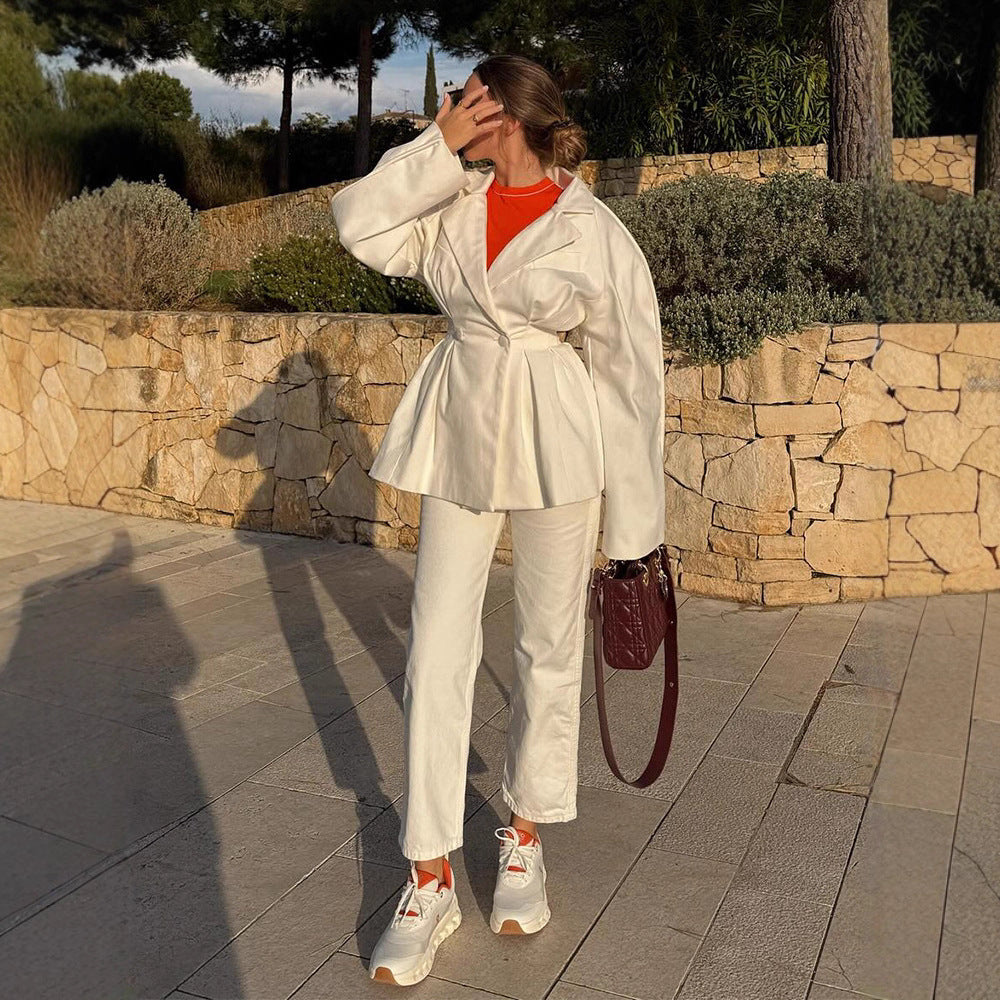 Women's Tailored Oversized Blazer with Emphasized Shoulder Area and Pleats Down