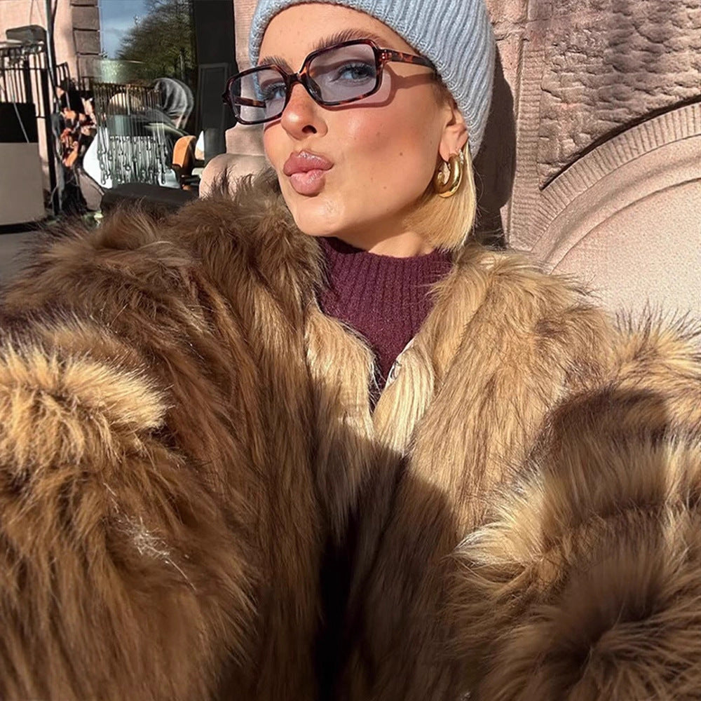 Women's short faux fur jacket with oversized sleeves and plush collar EVA-US