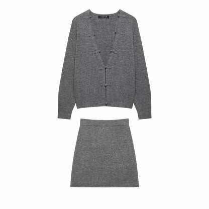 Women's chunky knitted cardigan with button closures and boxy silhouette EVA-US