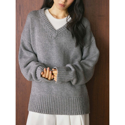 Women's Chunky Knit V-Neck Sweater with Oversized Cut and Wide Ribbed Hem