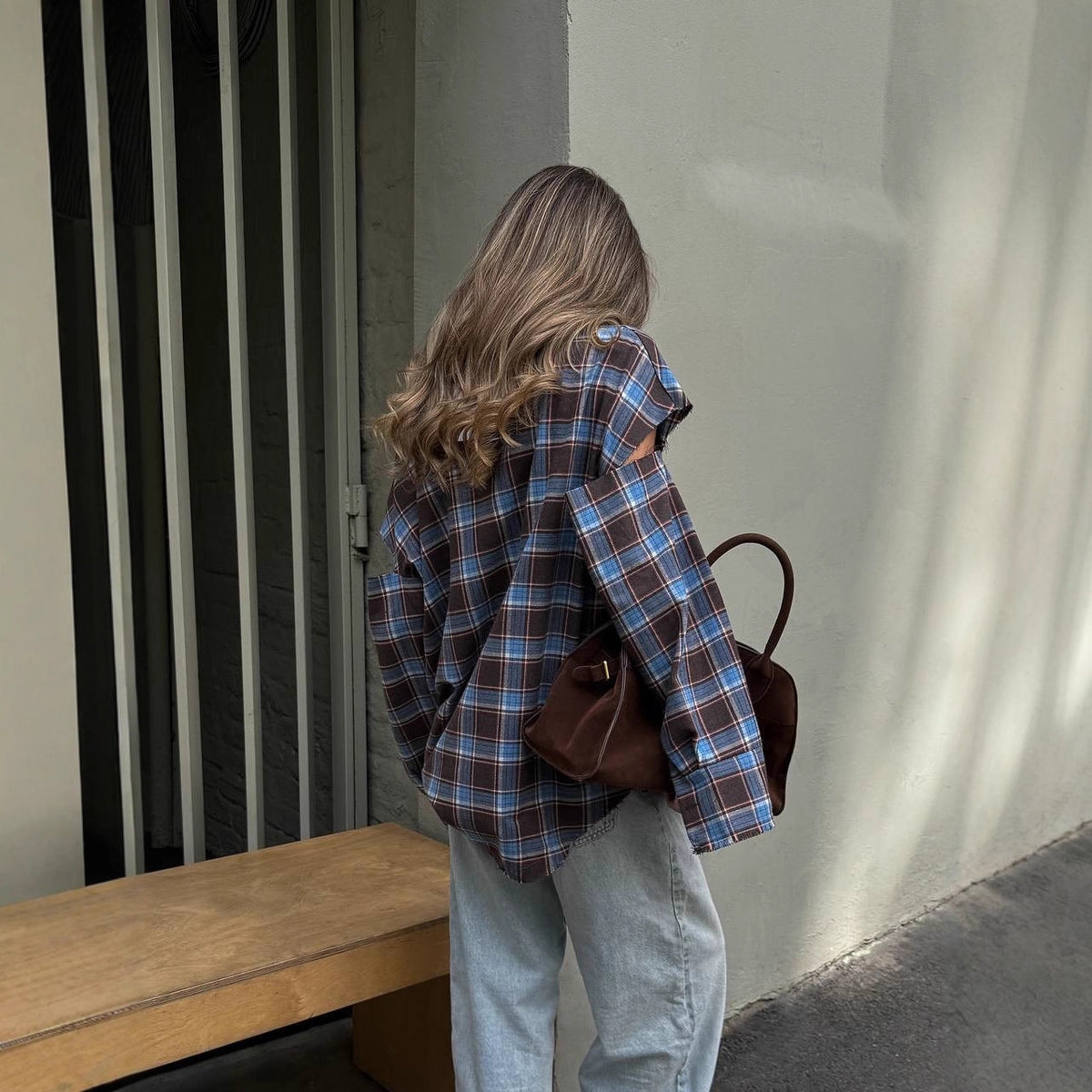 Women checkered oversized shirt jacket with cut-out sleeves and raw hem EVA-US