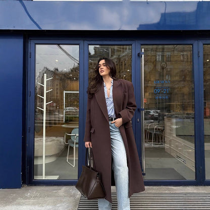 Women's long coat with straight cut, figure-flattering oversized lapels and side pockets EVA-US