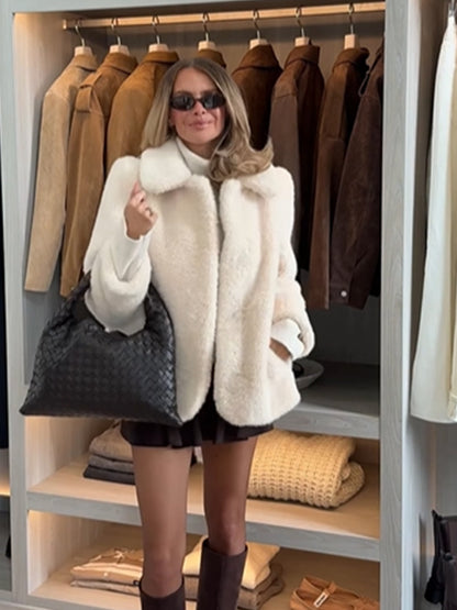 Women's short jacket made of teddy faux fur with oversized collar and pockets EVA-US