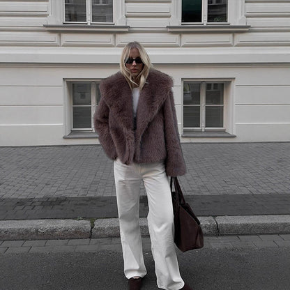 Ladies short jacket made of faux fur in a boxy fit with voluminous shawl collar EVA-US