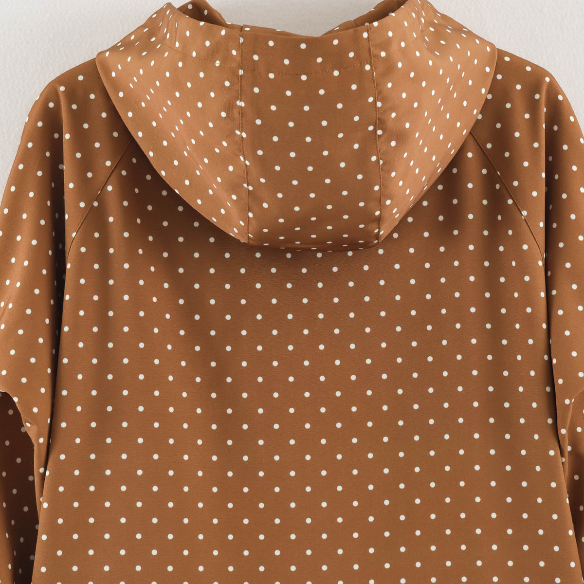 Women's Lightweight Water-Repellent Hooded Jacket with Polka Dot Pattern and Snap Button Placket EVA-US