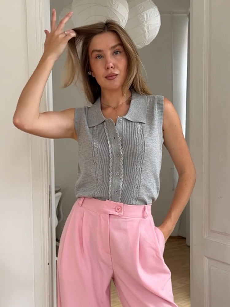 Women's sleeveless knit top with shirt collar, decorative button placket and fine structuring EVA-US