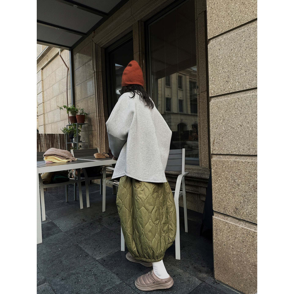 Women's Loose Sweatshirt with Voluminous Balloon Sleeves and Round Neck
