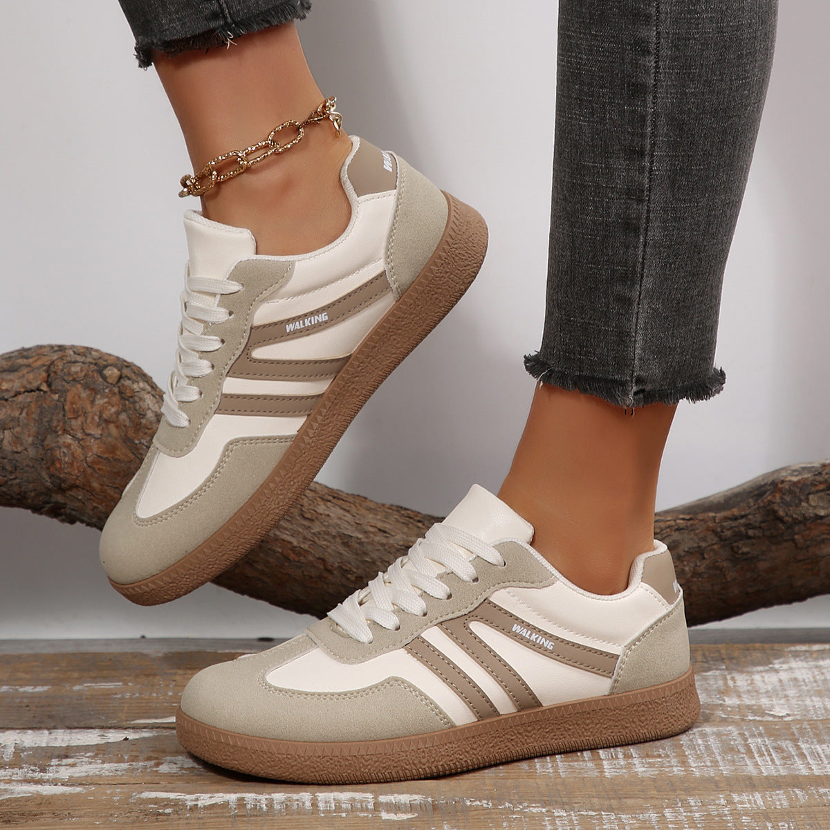 Women's sneakers in retro style with non-slip rubber sole
