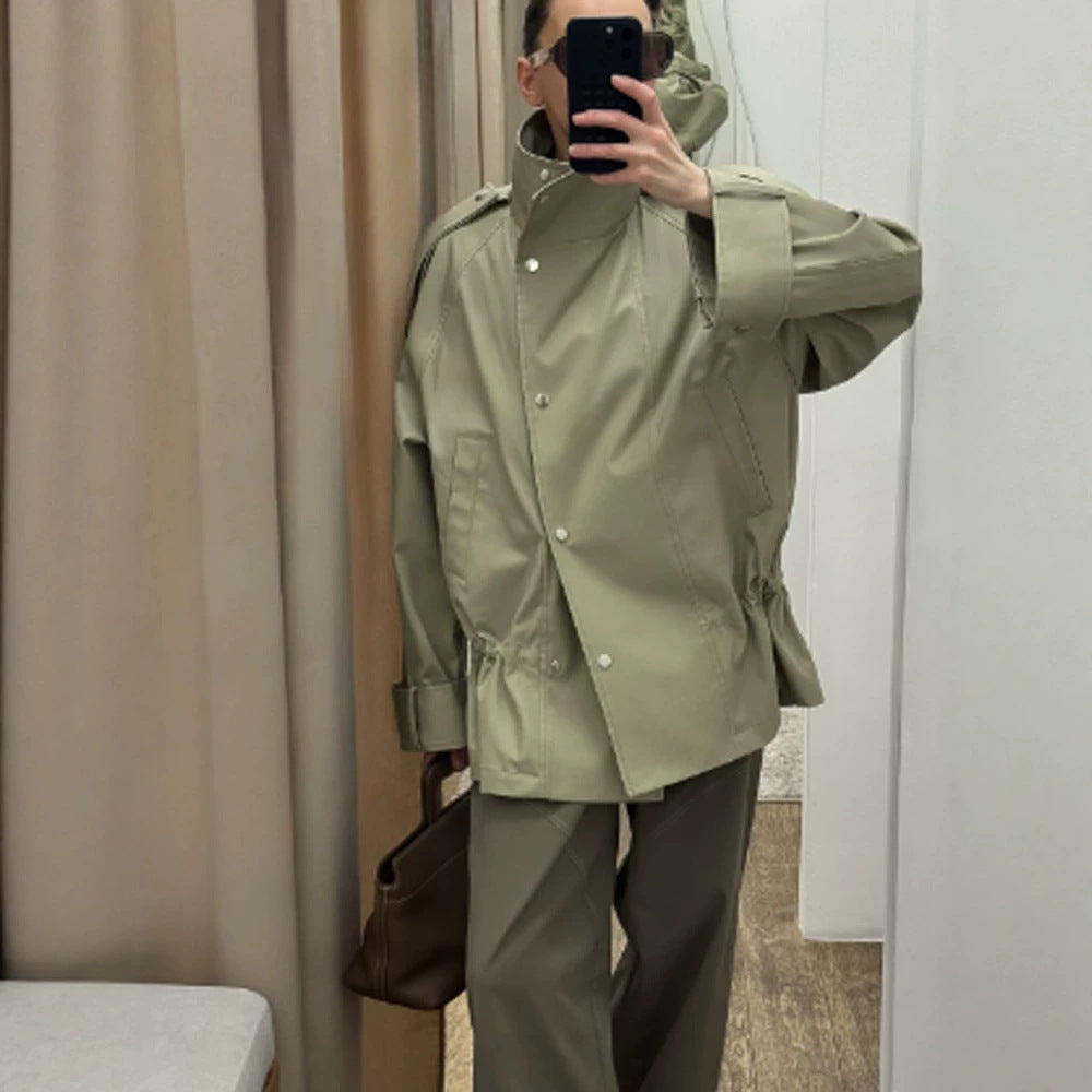 Women's short parka with high stand-up collar, shoulder flaps and adjustable drawstring EVA-US