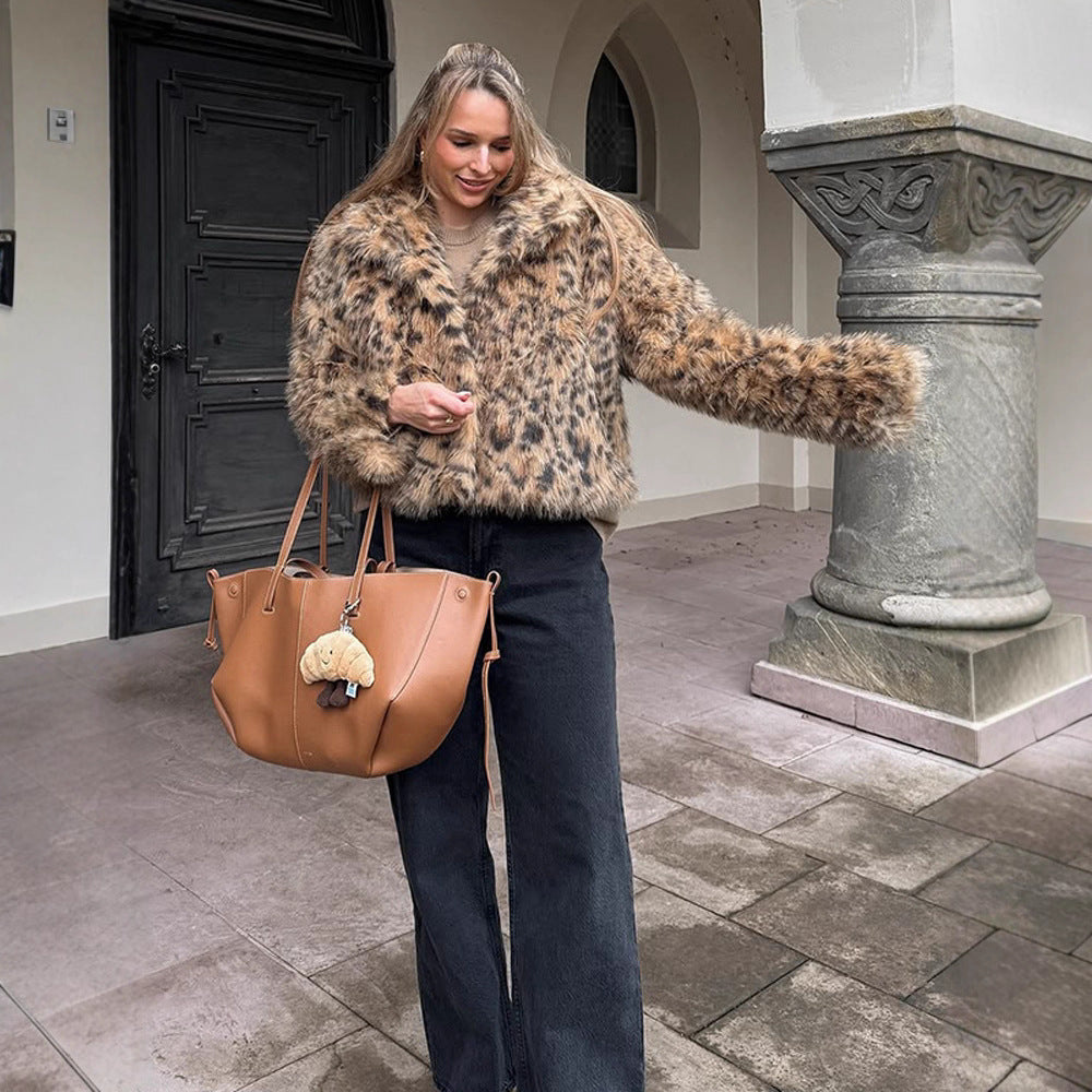 Women Short Faux Fur Jacket in Leopard Pattern with Boxy Silhouette and Wide Collar EVA-US