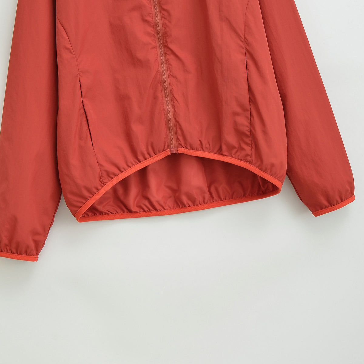 Women's Ultralight Hooded Windbreaker with Extended Back Hem and Elastic Hem EVA-US