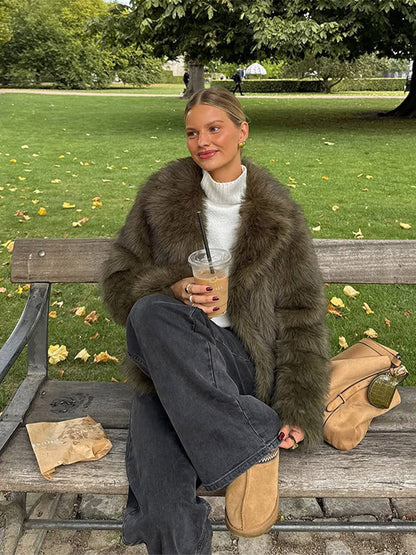 Women's Boxy Faux Fur Jacket with Voluminous Shawl Collar and Soft Teddy Texture EVA-US
