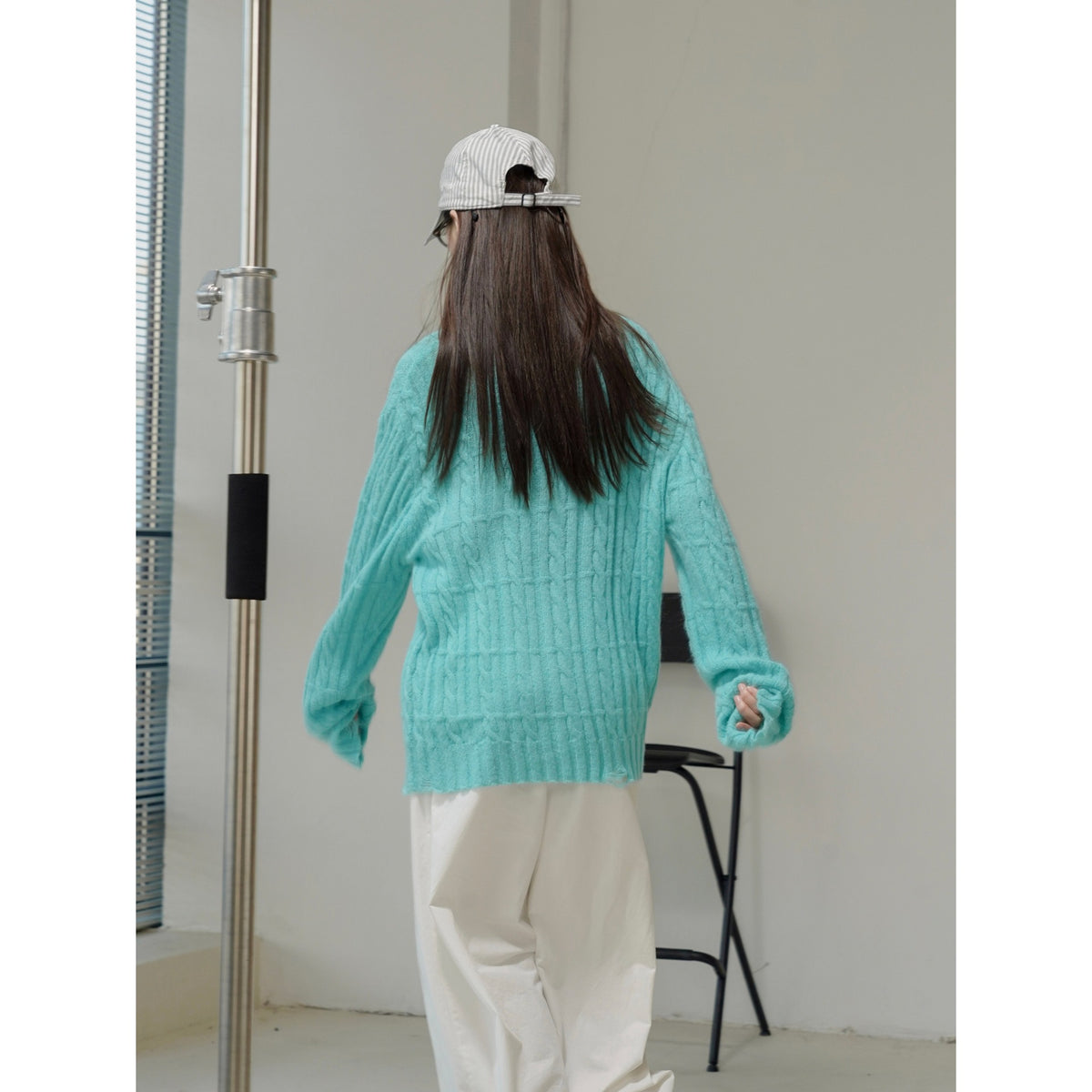 Women's Chunky Knit Oversized Cable Sweater with Round Neck