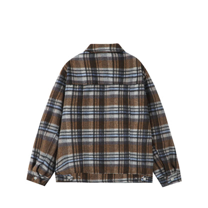 Women's short-cut checked overshirt jacket made of wool mix with snap button front and flap pockets.