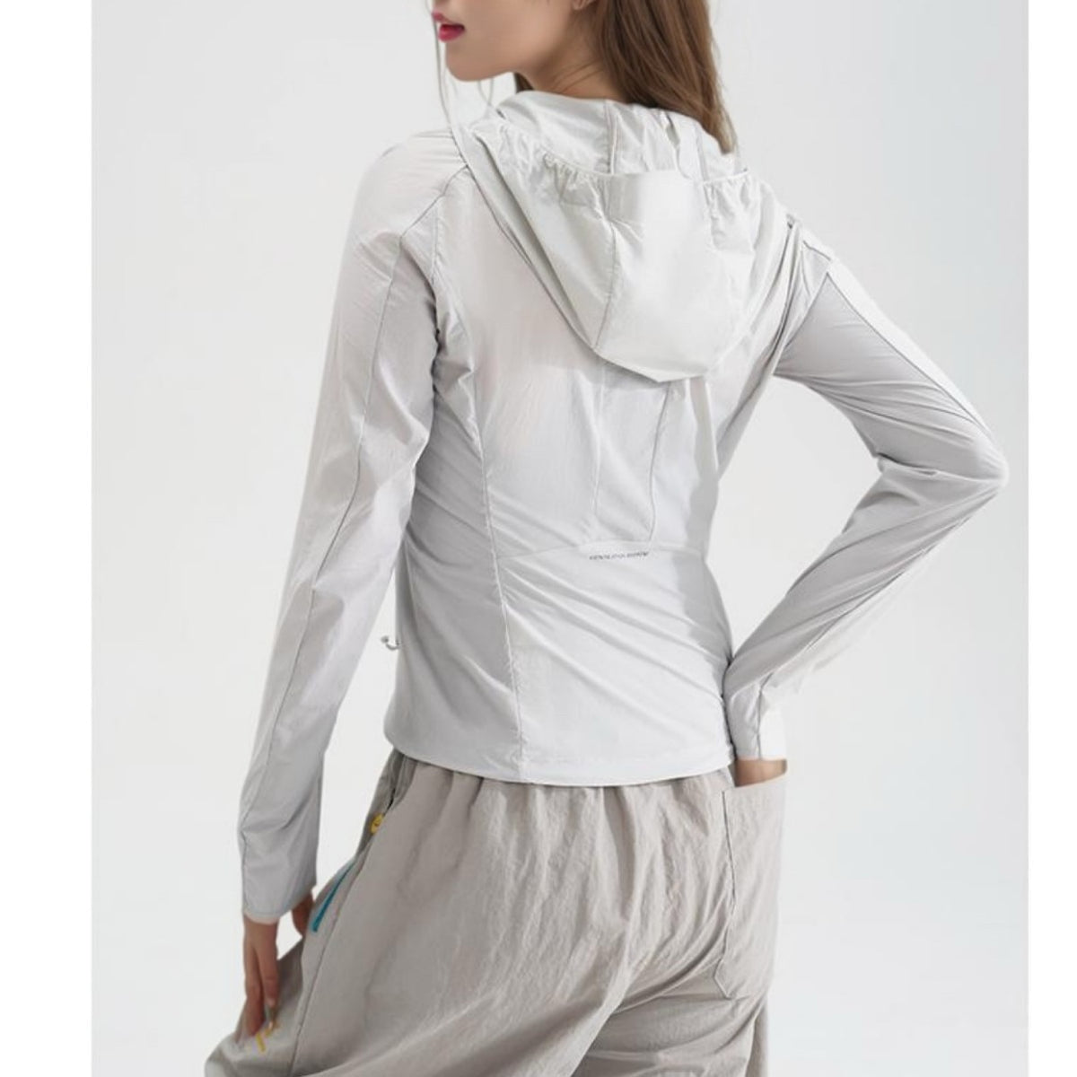 Women's Lightweight Hooded Wind Jacket with Zipper and Adjustable Hem EVA-US