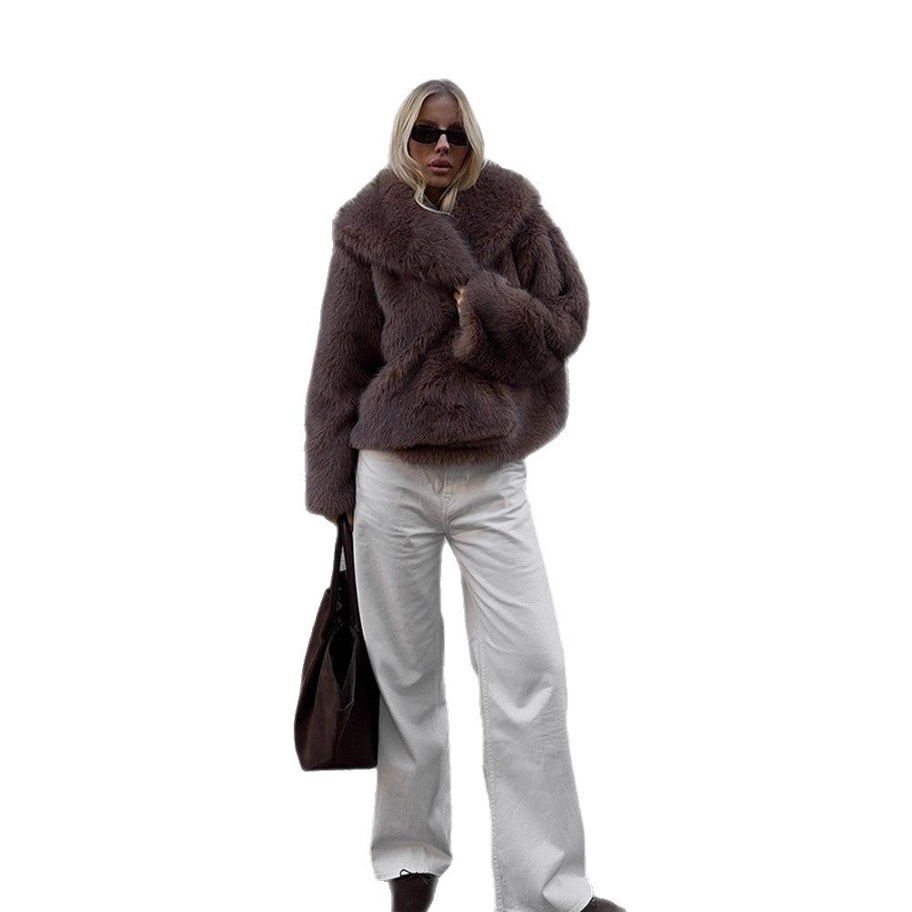 Ladies short jacket made of faux fur in a boxy fit with voluminous shawl collar EVA-US