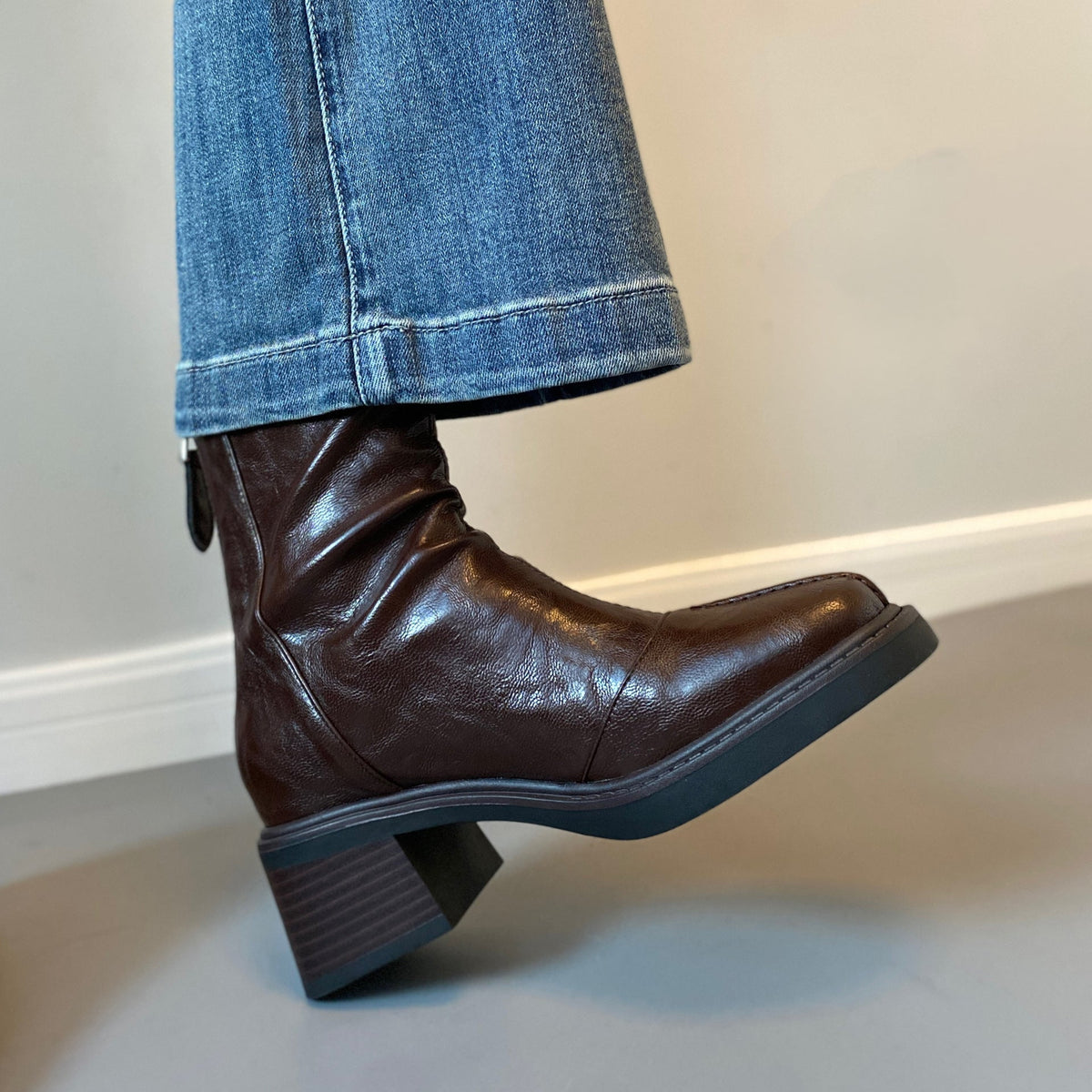 Women's ankle boots with thick heel and zipper EVA-US